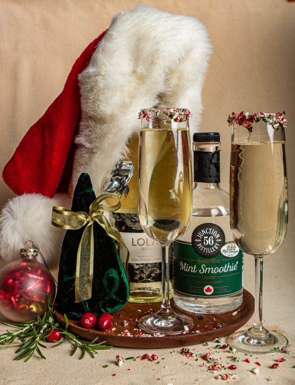 pepermint champagne christmas cocktail
